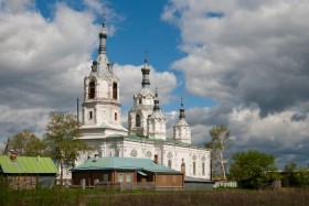 Козлятское. Церковь Воздвижения Креста Господня