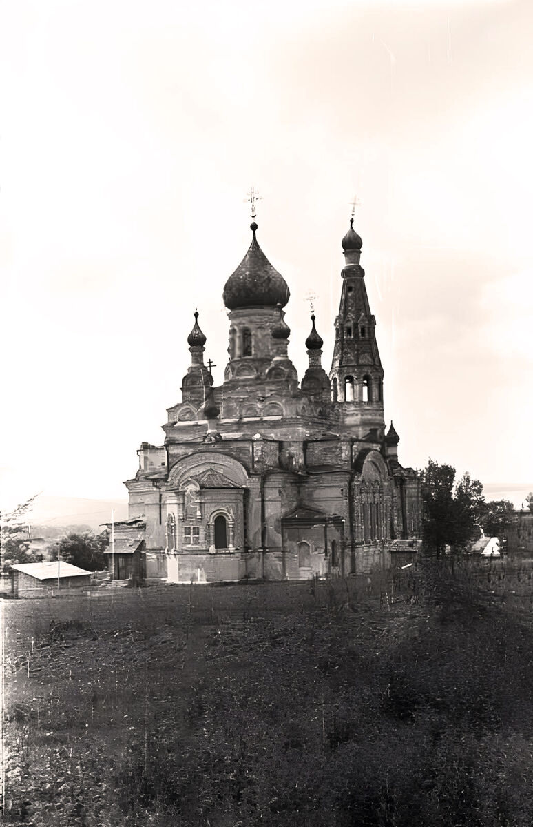 Кафедральный собор Успения Пресвятой Богородицы, Балта (Савранский район, Украина, Одесская область). архивная фотография, Вид с северо-восточной стороны. Фото 1941 г. с аукциона e-bay.de