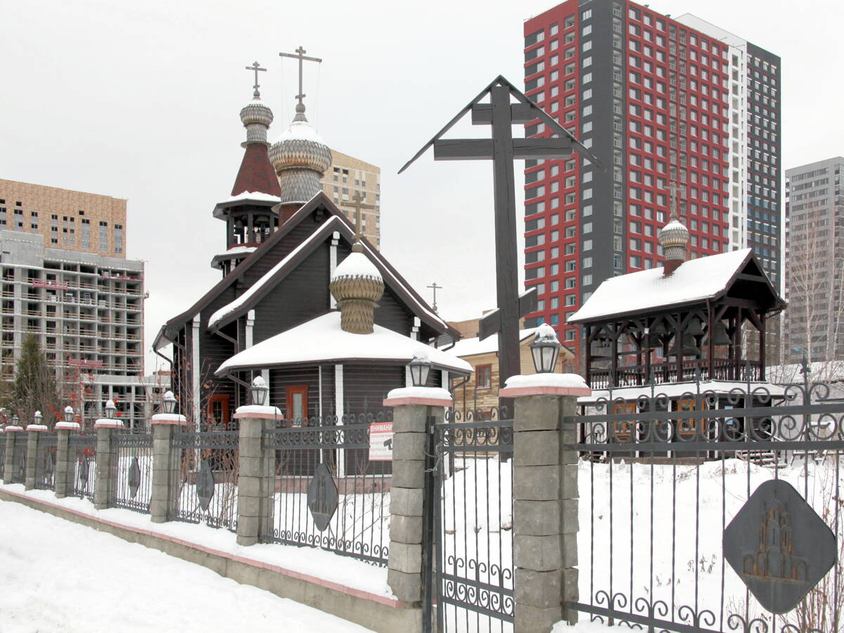 Церковь Бориса и Глеба, Екатеринбург (Екатеринбург (МО город Екатеринбург), Свердловская область). фасады, Вид из проулка