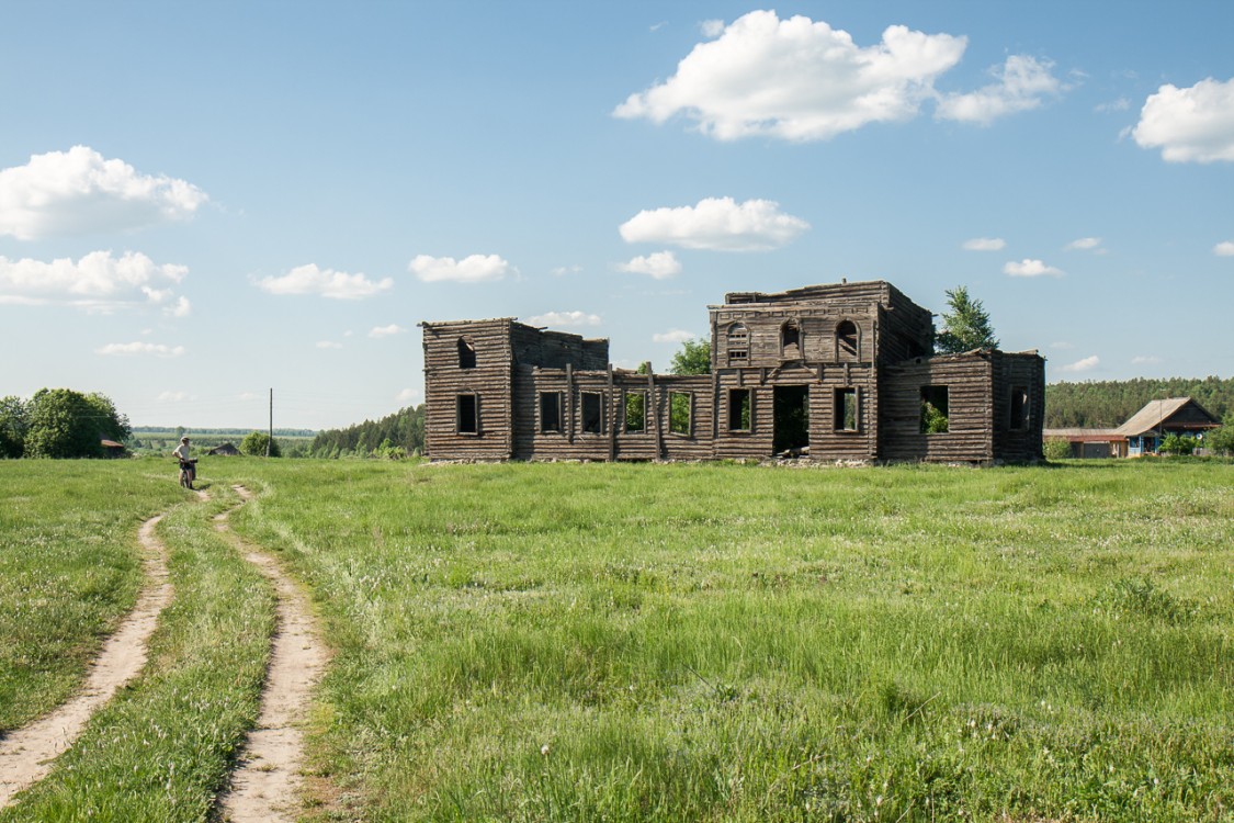 Кардафлей. Церковь Николая Чудотворца. общий вид в ландшафте