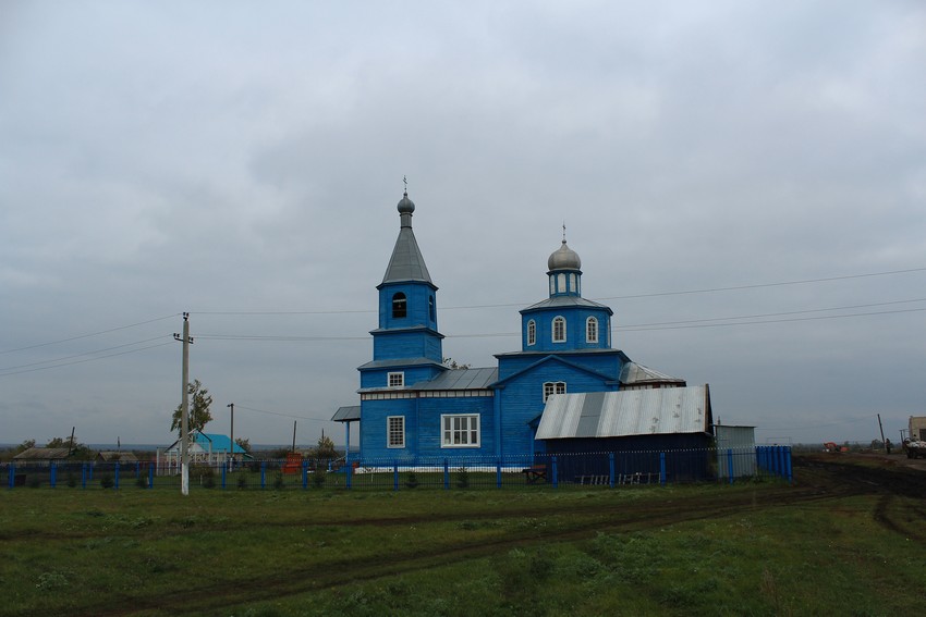 Новая Кармала. Церковь Александра Невского. общий вид в ландшафте