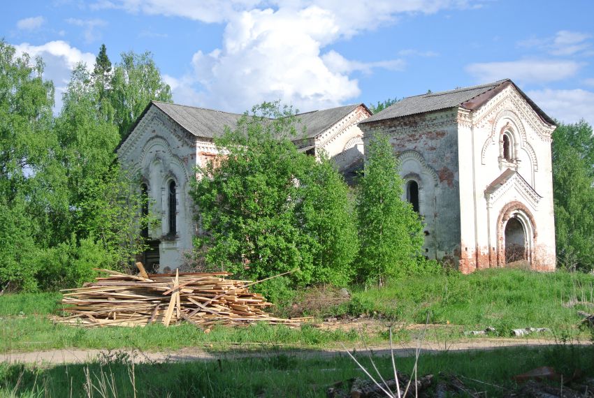 Алешковская (Паденьга). Церковь Рождества Христова. общий вид в ландшафте