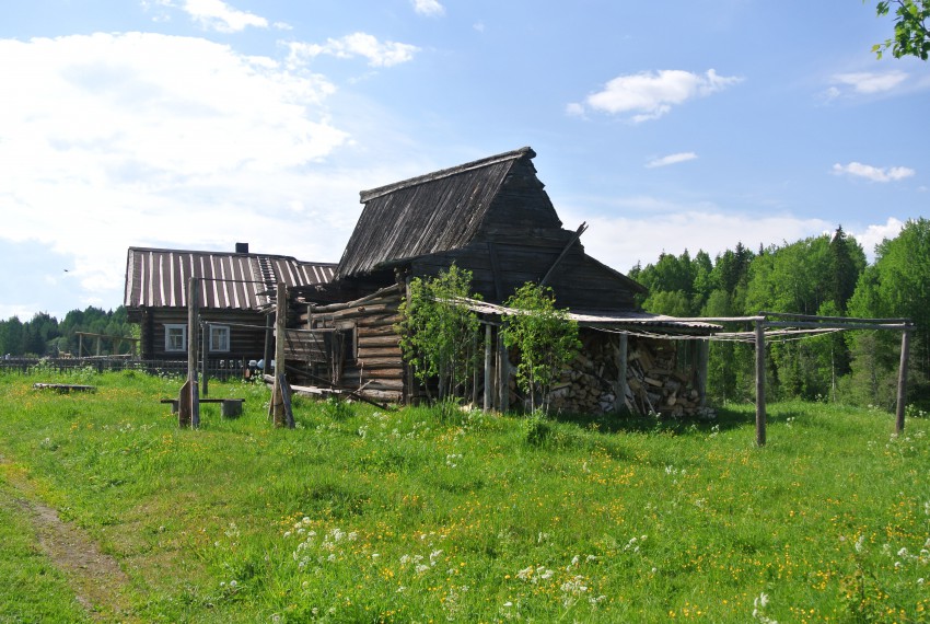 Часовня Георгия Победоносца, Ермолинская (Сюма) (Шенкурский район, Архангельская область). общий вид в ландшафте