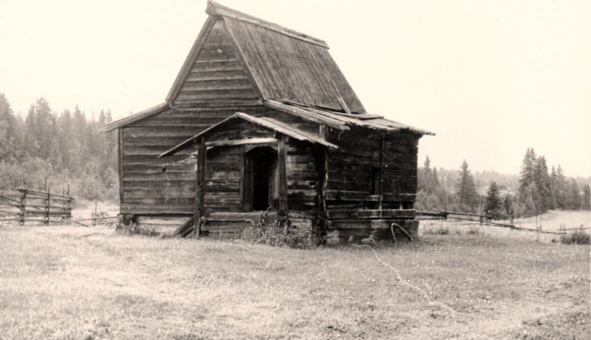 Часовня Георгия Победоносца, Ермолинская (Сюма) (Шенкурский район, Архангельская область). архивная фотография, Западный фасад. Фото М. И. Мильчика, Шенкурский музей