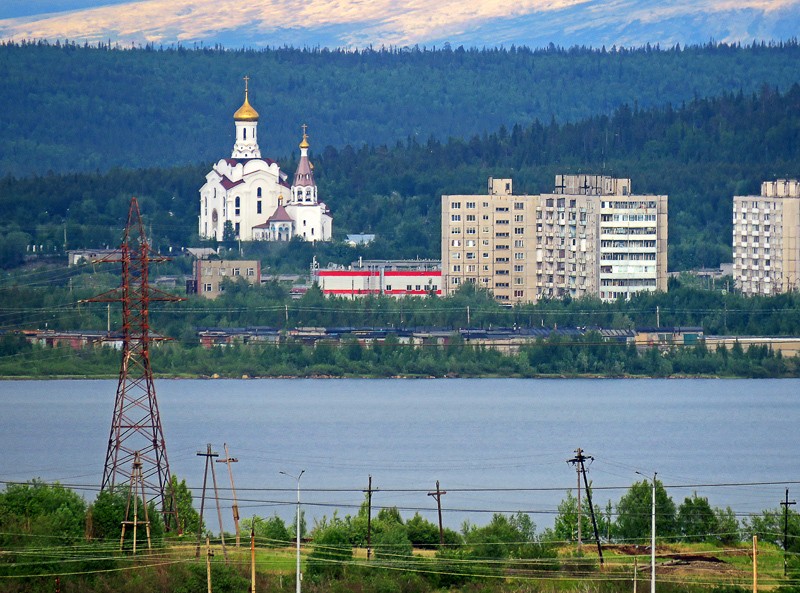 Мончегорск. Кафедральный собор Вознесения Господня. общий вид в ландшафте