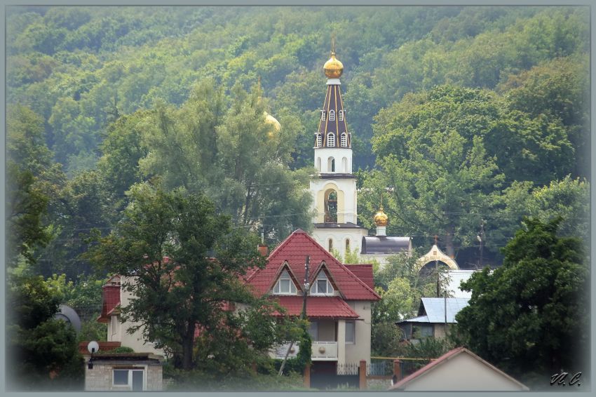 Солнечная Поляна. Церковь Николая Чудотворца. общий вид в ландшафте