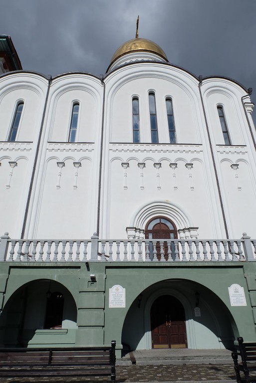Церковь Трёх Святителей при Поволжском православном институте имени святителя Алексия, Тольятти (Тольятти, город, Самарская область). архитектурные детали