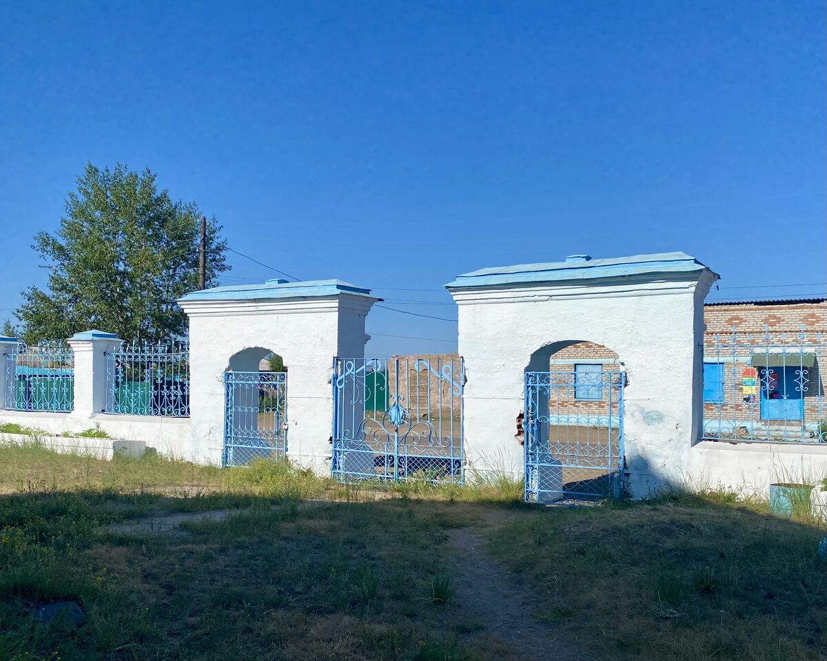 Церковь Тихвинской иконы Божией Матери, Усть-Кяхта (Кяхтинский район, Республика Бурятия). дополнительная информация, Входная группа