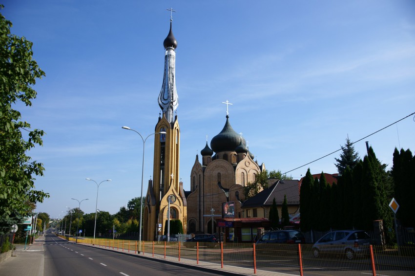 Белосток. Церковь Сошествия Святого Духа. общий вид в ландшафте