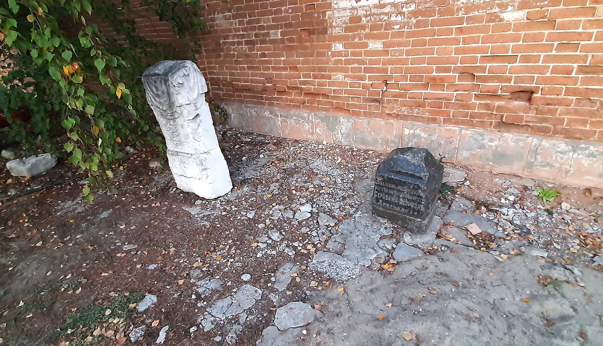 Остатки монастырского некрополя., дополнительная информация. Троицкий Каменно-Бродский мужской монастырь, Госконюшня, посёлок (Ольховский район, Волгоградская область)