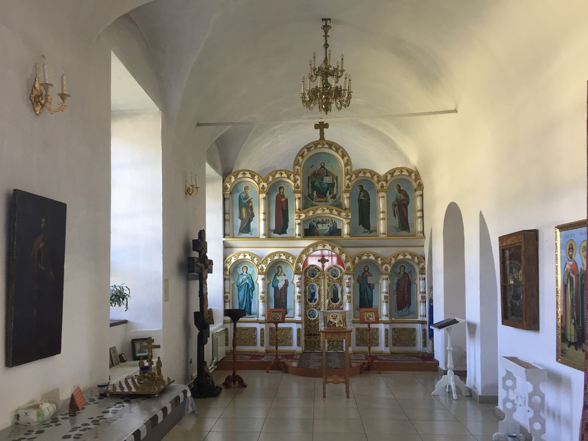 Левый придел, интерьер и убранство. Церковь Преображения Господня, Баргузин (Баргузинский район, Республика Бурятия)