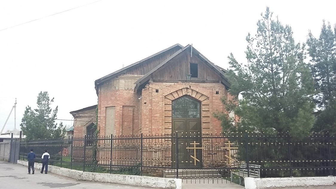 Янги-Чиназ (Русский Чиназ). Церковь Александра Куштского. фасады
