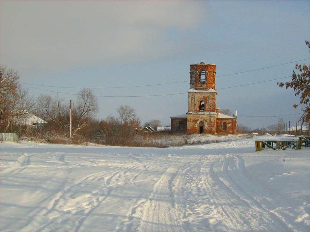 Синодское. Церковь Михаила Архангела. общий вид в ландшафте, Внешний вид со стороны колокольни.