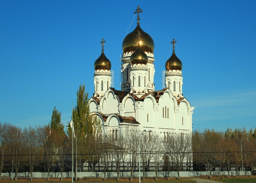 Собор Преображения Господня, Тольятти (Тольятти, город, Самарская область). общий вид в ландшафте, Вид с юго-запада, с Ленинского проспекта