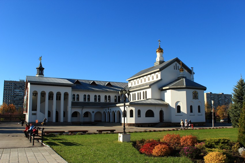 Тольятти. Церковь Иоанна Предтечи. общий вид в ландшафте