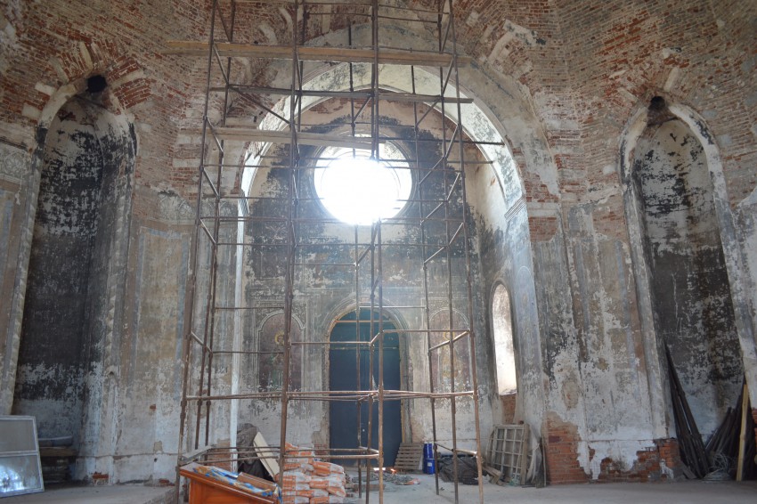 Мусорка. Церковь Космы и Дамиана. интерьер и убранство, ведется реставрация