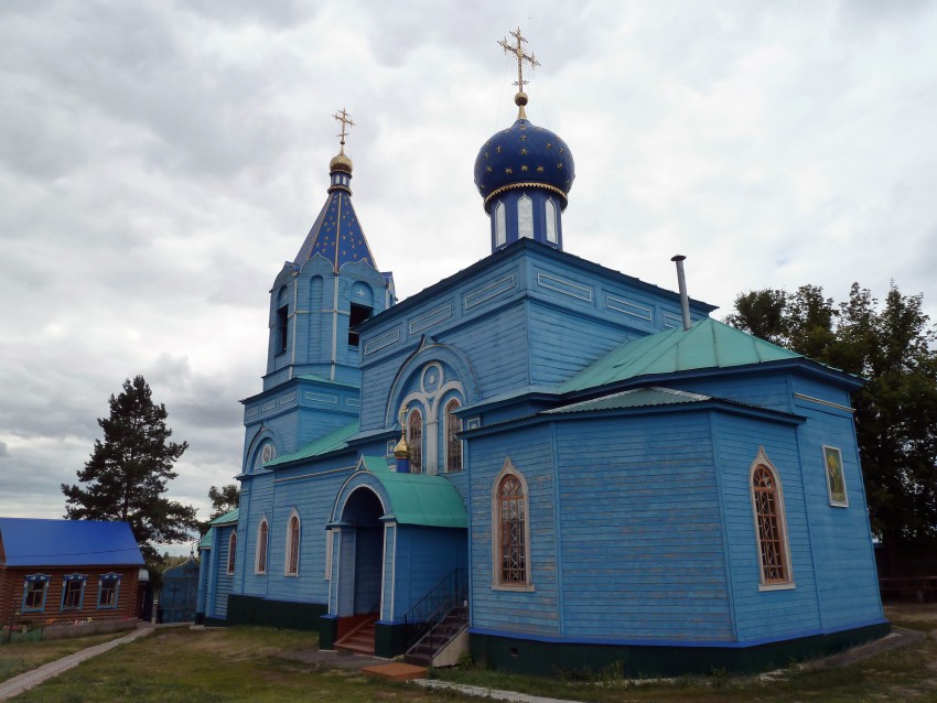 Троицкий женский монастырь. Церковь Троицы Живоначальной, Ташла (Ставропольский район, Самарская область). общий вид в ландшафте