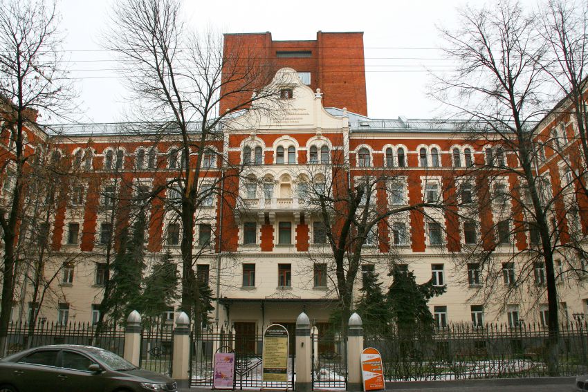 Домовая церковь Донской иконы Божией Матери при городских домах дешёвых квартир Солодовникова, Мещанский (Центральный административный округ (ЦАО), г. Москва). фасады