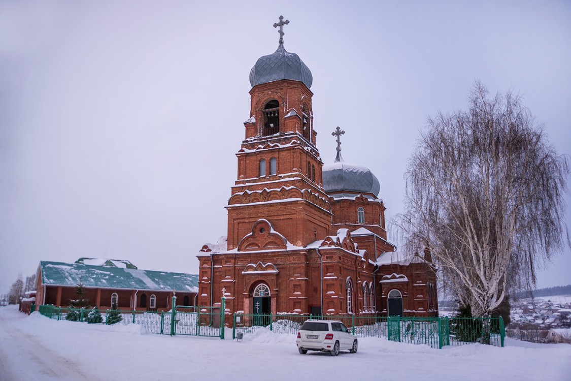 Курумоч. Церковь Богоявления Господня. общий вид в ландшафте