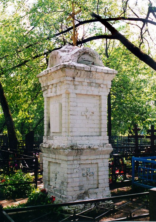 Капотня. Часовенный столб на Капотненском кладбище. фасады