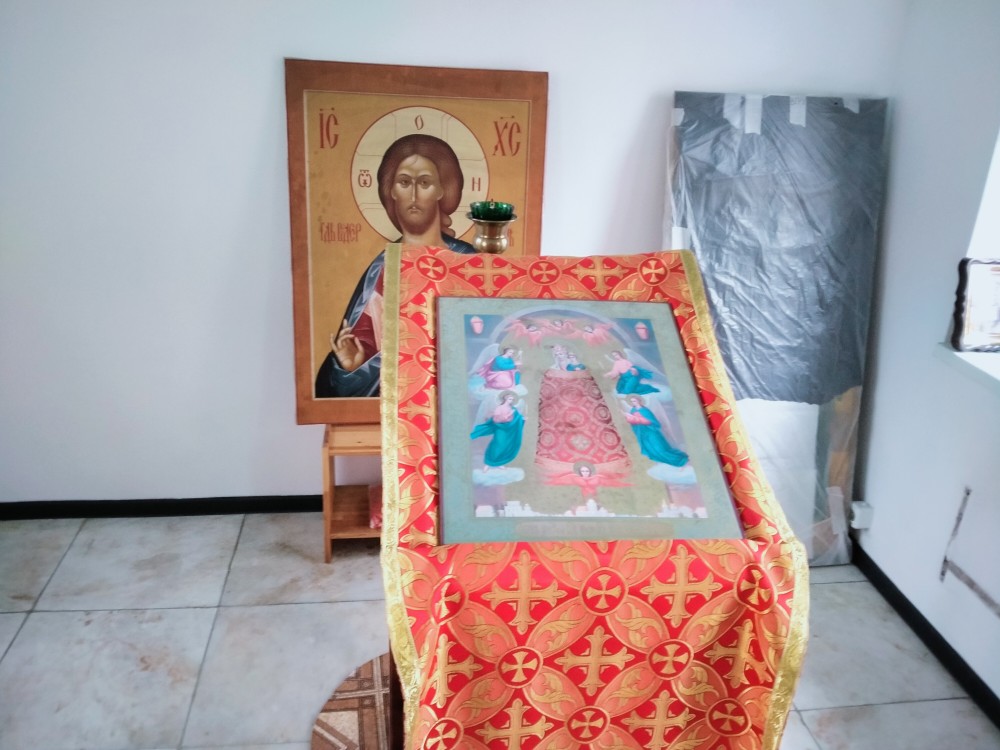 Часовня Просветителей Русской Православной Церкви при Издательском Совете Московского Патриархата, Хамовники (Центральный административный округ (ЦАО), г. Москва). интерьер и убранство, внутри часовни