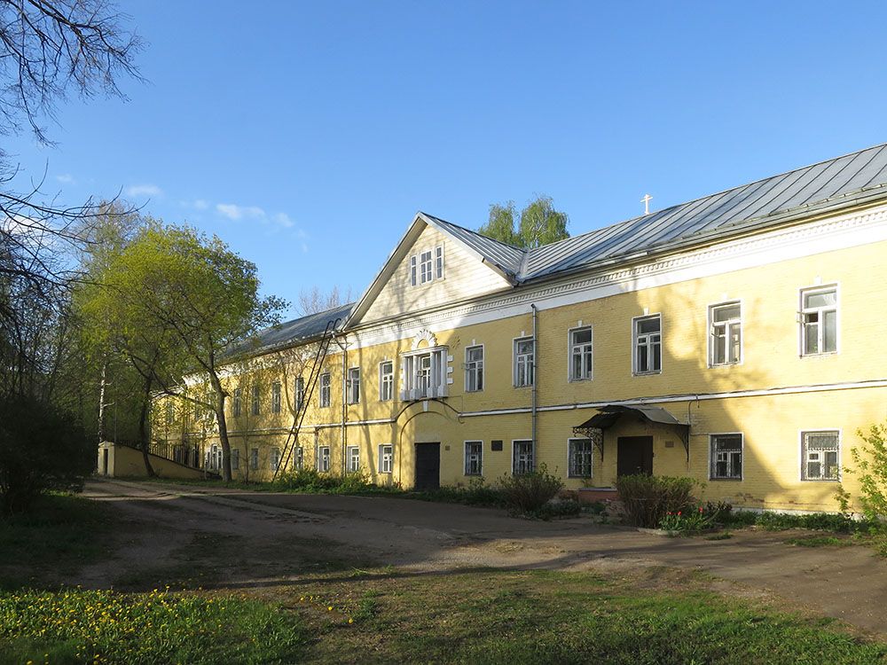 Преображенское. Моленная Успения Пресвятой Богородицы, Иоанна Богослова, Николая Чудотворца в мужской палате Преображенского Богадельного Дома. фасады