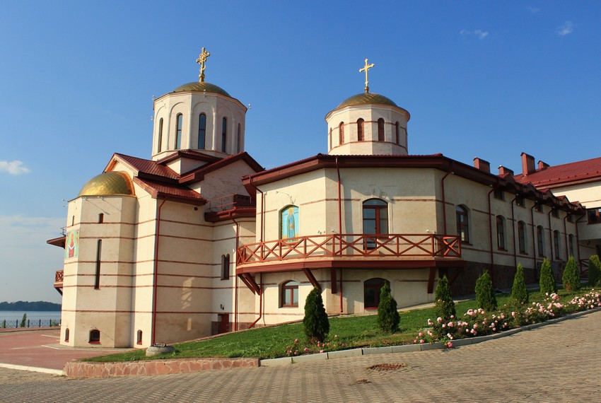 Богородичный Казанский мужской монастырь, Винновка (Ставропольский район, Самарская область). фасады, Церкви Троицы Живоначальной и Сергия Радонежского