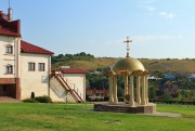 Богородичный Казанский мужской монастырь, Ротонда на фоне корпуса гостиницы, Винновка, Ставропольский район, Самарская область
