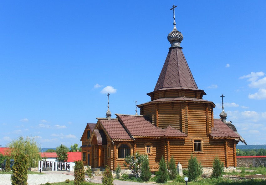 Подгоры. Заволжский Ильинский женский монастырь. Церковь Константина (Сухова). общий вид в ландшафте