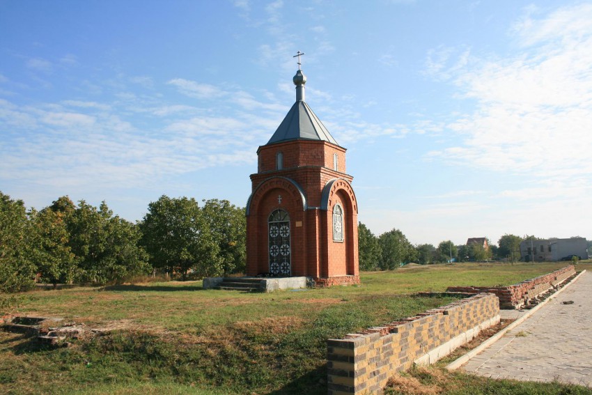 Неизвестная часовня, Казанская (Кавказский район, Краснодарский край). общий вид в ландшафте