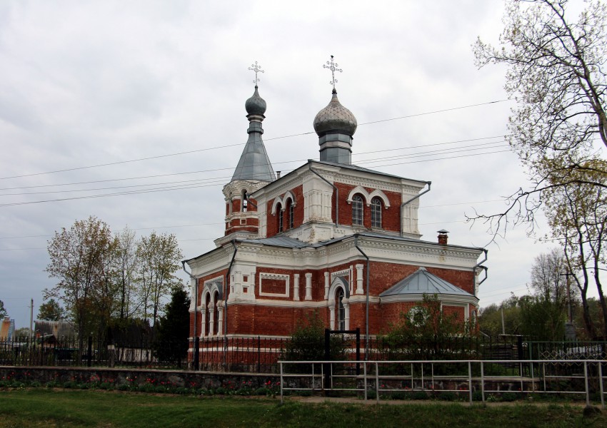 Лужесно. Церковь Вознесения Господня. общий вид в ландшафте