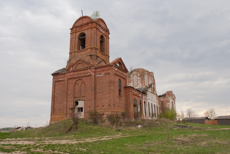 Покров. Церковь Покрова Пресвятой Богородицы. общий вид в ландшафте