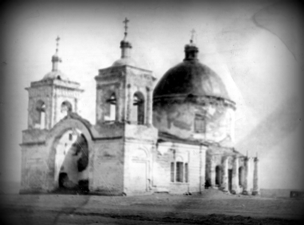 Церковь Владимирской иконы Божией Матери, Старое Никулино (Цильнинский район, Ульяновская область). архивная фотография, Вид до сноса парных колоколен. Фото 1960-х, автор В.Т. Гурьянов. Источник - сообщество 