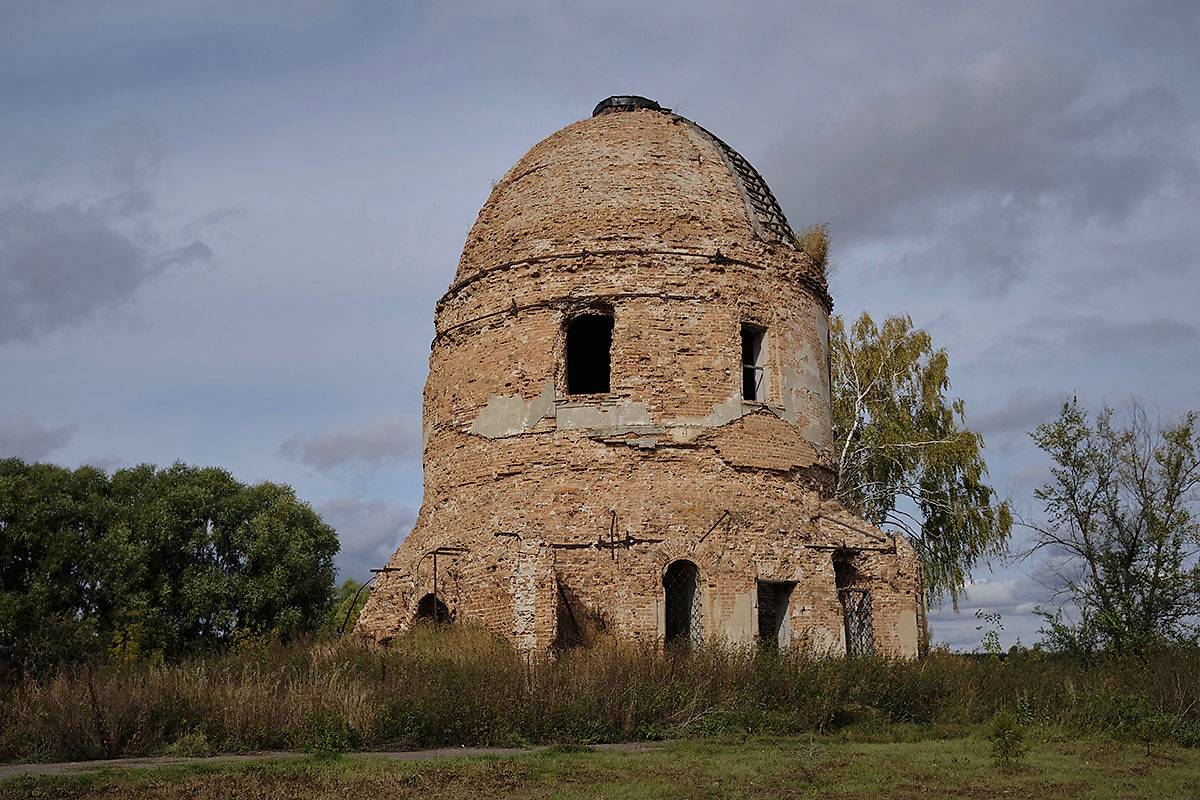 общий вид в ландшафте. Церковь Владимирской иконы Божией Матери, Старое Никулино (Цильнинский район, Ульяновская область)