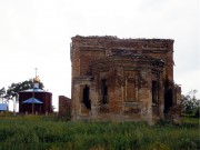 Церковь Покрова Пресвятой Богородицы, Покровская (слева) и недействующая Никольская церкви в селе Верхний Акташ.<br>, Верхний Акташ, Альметьевский район, Республика Татарстан