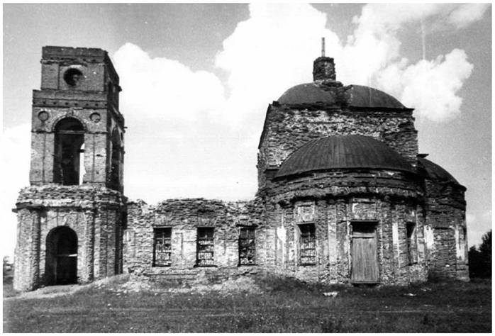 Инсар-Акшино. Церковь Покрова Пресвятой Богородицы. архивная фотография, Вид церкви в 1970-х годах. Датировка условна. Источник - https://otvet.mail.ru/question/187583641