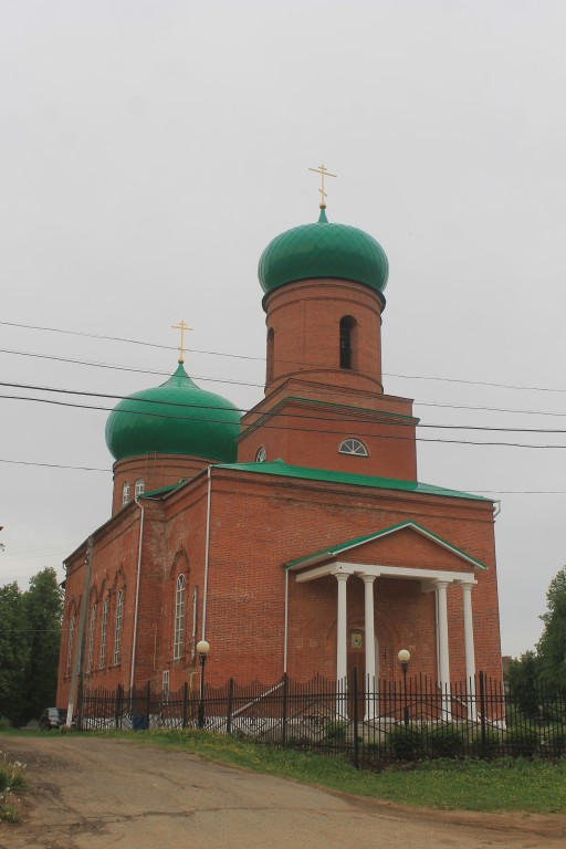 Церковь Троицы Живоначальной, Большая Уча (Можгинский район и г. Можга, Республика Удмуртия). фасады