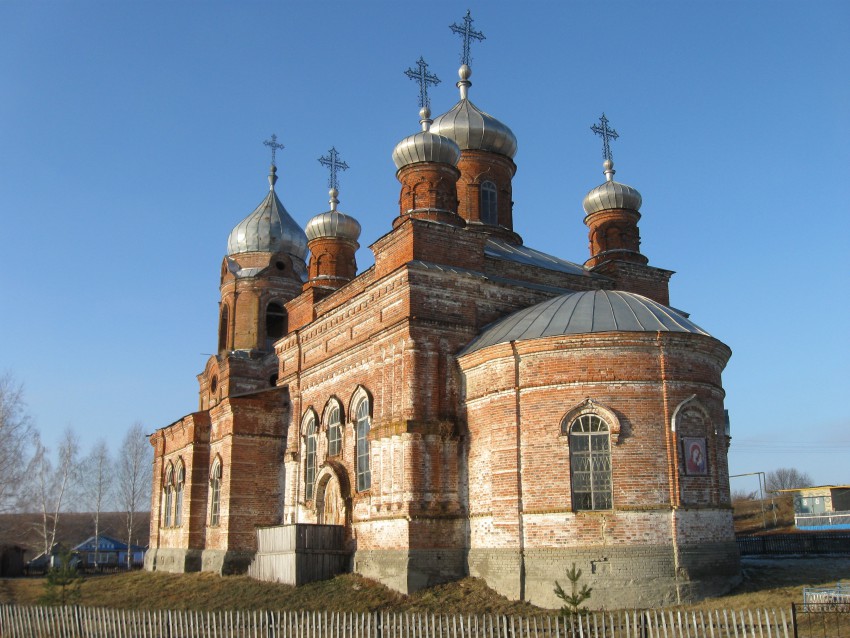 Церковь Казанской иконы Божией Матери, Новлей (Инсарский район, Республика Мордовия). общий вид в ландшафте