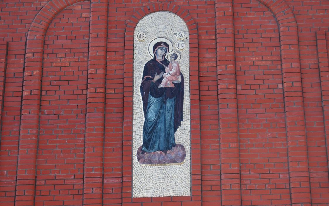 Тихвинский Богородицкий женский монастырь (новый), Бузулук (Бузулукский район, Оренбургская область). архитектурные детали, Мозаичная  икона  на  фасаде  келейного  корпуса женского  монастыря.