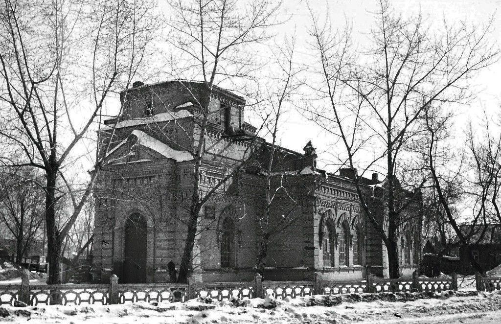 Кафедральный собор Николая Чудотворца, Бузулук (Бузулукский район, Оренбургская область). фасады, Здание  Никольского храма во время  размещения в нём  спортивной  школы.