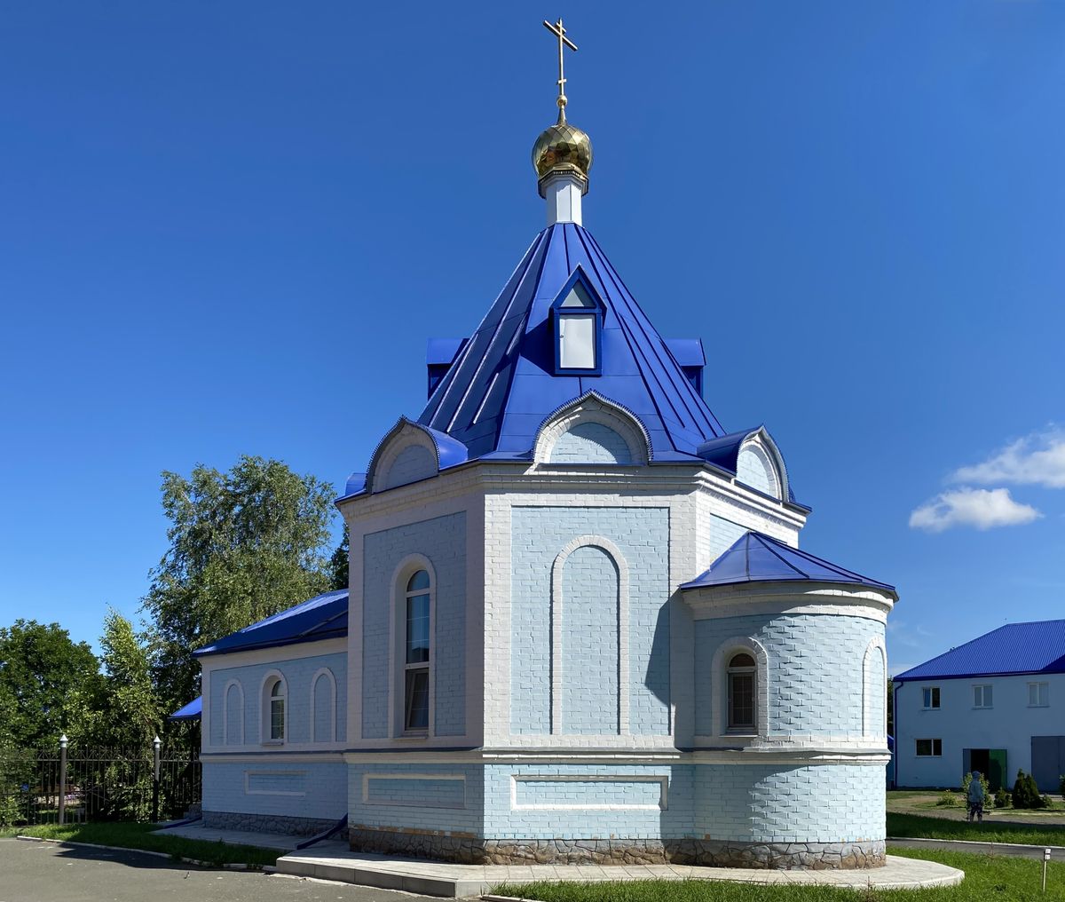 Вид с юго-востока, фасады. Церковь Лазаря Четверодневного, Сорочинск (Сорочинский район, Оренбургская область)