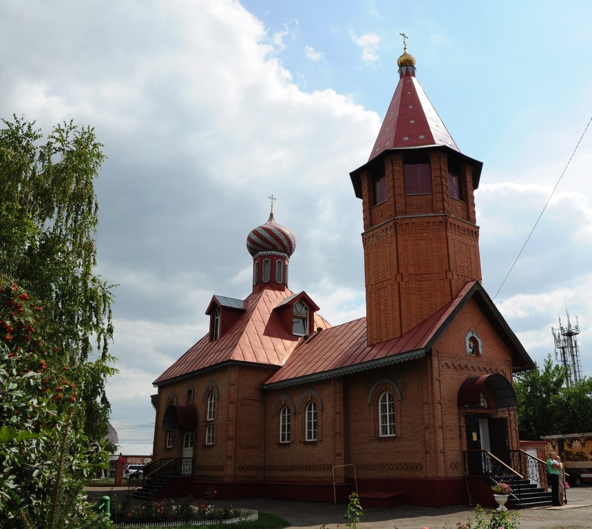 Бузулук. Церковь Петра и Павла (новая). фасады