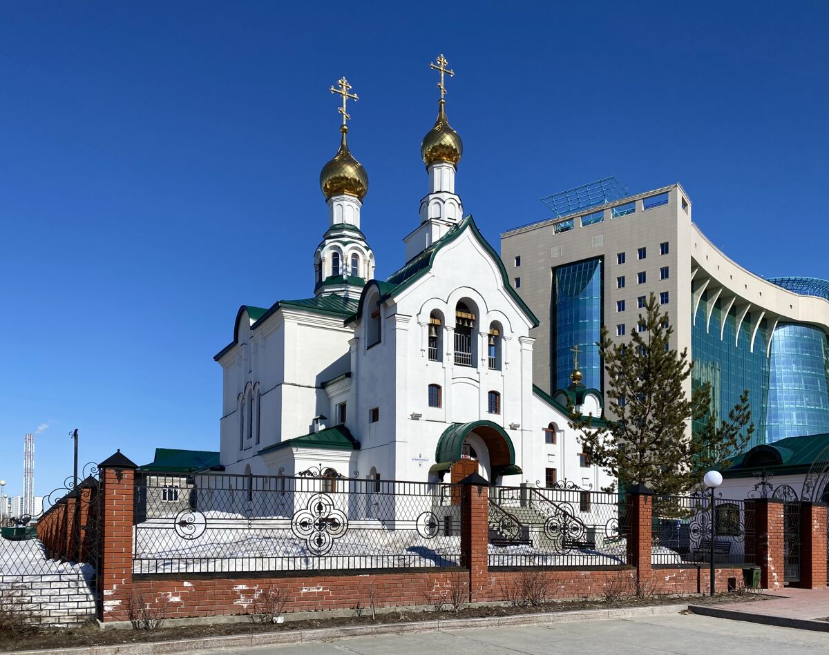 Церковь Пантелеимона Целителя при детской окружной больнице, Нижневартовск (Нижневартовский район и г. Нижневартовск, Ханты-Мансийский автономный округ). фасады, Вид с северо-запада
