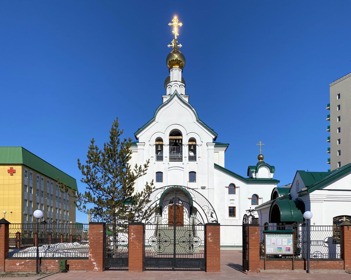Церковь Пантелеимона Целителя при детской окружной больнице, Нижневартовск (Нижневартовский район и г. Нижневартовск, Ханты-Мансийский автономный округ). фасады, Западный фасад