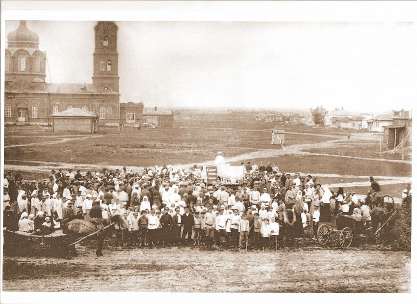 Усть-Уйское. Церковь Покрова Пресвятой Богородицы. архивная фотография, Усть уйское, Красная церковь, агитация за Сов. власть.