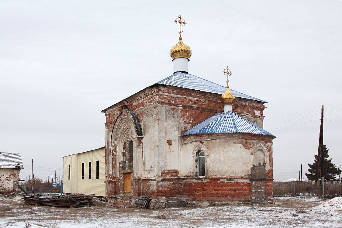 Церковь Покрова Пресвятой Богородицы, Половинное (Целинный район, Курганская область). фасады, Вид с юго-востока