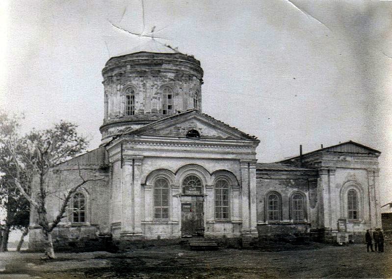 Церковь Троицы Живоначальной, Большая Рига (Шумихинский район, Курганская область). архивная фотография,  Фото 1970 г. из семейного архива Людмилы Мальцевой (г. Курган)