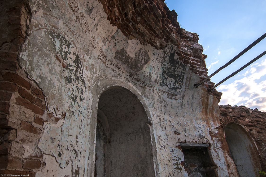 Церковь Троицы Живоначальной, Каминское (Куртамышский район, Курганская область). архитектурные детали