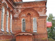 Церковь Троицы Живоначальной, Кирпичное узорье фасада левого крыла основного объема храма<br>, Тургенево, Ардатовский район, Республика Мордовия