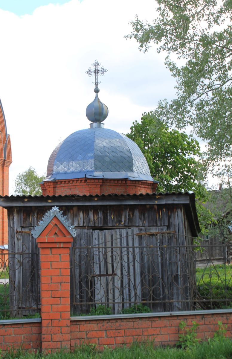 Церковь Михаила Архангела, Алово (Атяшевский район, Республика Мордовия). дополнительная информация, Церковные постройки